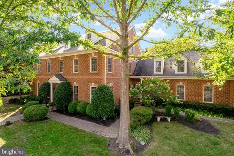 Exterior - 6238 Linway Ter, Mclean, VA 22101 photo 7 of 9