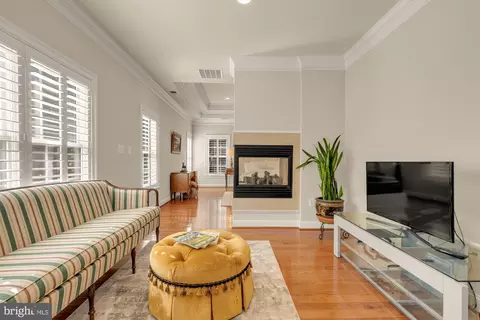 Entry Way - 6238 Linway Ter, Mclean, VA 22101 photo 4 of 7