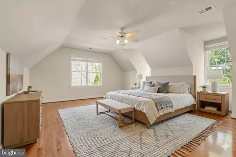 Bedroom - 6238 Linway Ter, Mclean, VA 22101 photo 7 of 9