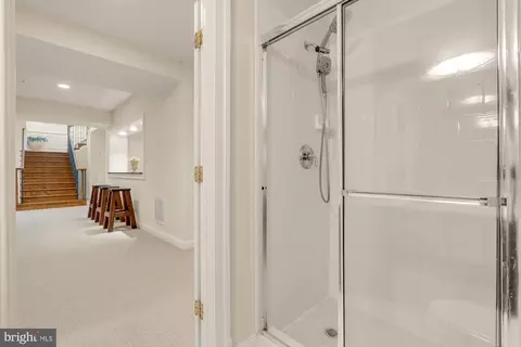 Entry Way - 6238 Linway Ter, Mclean, VA 22101 photo 6 of 7