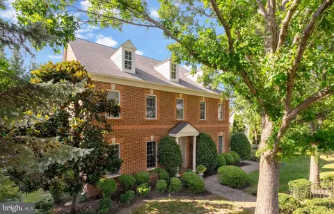 Exterior - 6238 Linway Ter, Mclean, VA 22101 photo 8 of 9