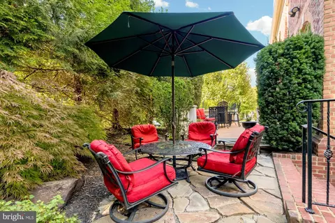 Exterior - 6238 Linway Ter, Mclean, VA 22101 photo 4 of 9