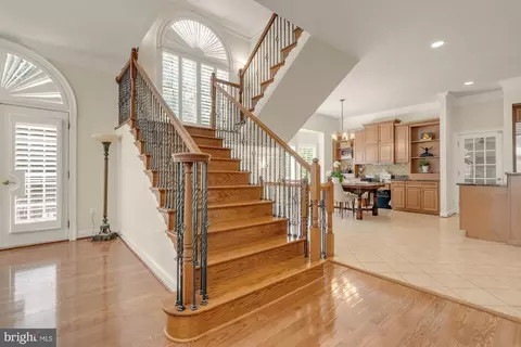 Entry Way - 6238 Linway Ter, Mclean, VA 22101 photo 2 of 7