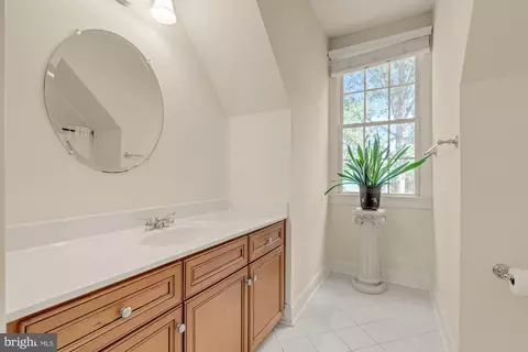 Bath - 6238 Linway Ter, Mclean, VA 22101 photo 12 of 14