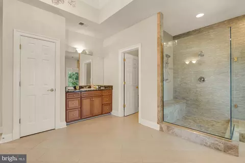 Bath - 6238 Linway Ter, Mclean, VA 22101 photo 4 of 14