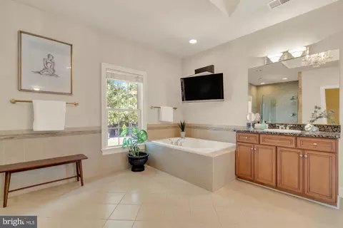 Bath - 6238 Linway Ter, Mclean, VA 22101 photo 1 of 14