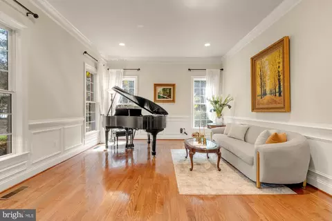 Living - 6238 Linway Ter, Mclean, VA 22101 photo 1 of 5