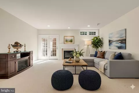 Living - 6238 Linway Ter, Mclean, VA 22101 photo 4 of 5