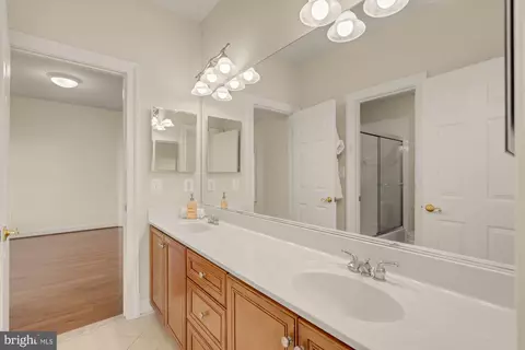 Bath - 6238 Linway Ter, Mclean, VA 22101 photo 9 of 14