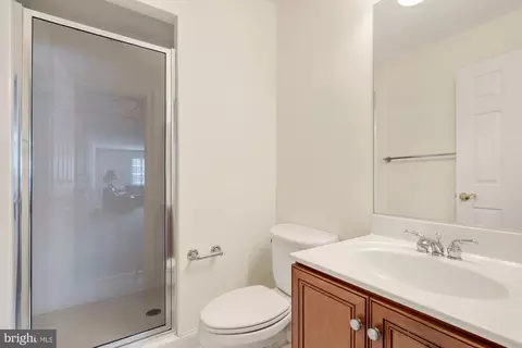 Bath - 6238 Linway Ter, Mclean, VA 22101 photo 13 of 14