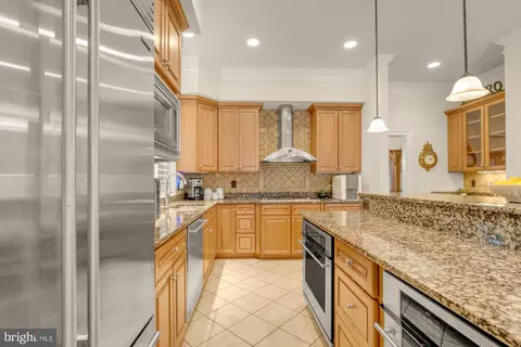 Kitchen - 6238 Linway Ter, Mclean, VA 22101 photo 6 of 9