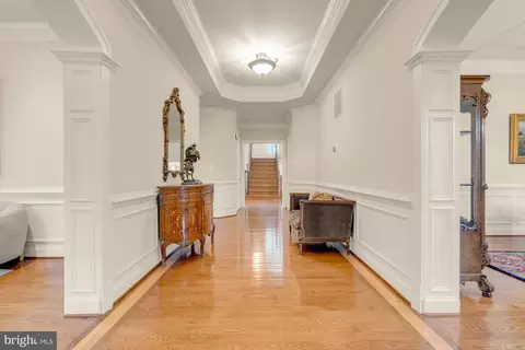 Entry Way - 6238 Linway Ter, Mclean, VA 22101 photo 1 of 7