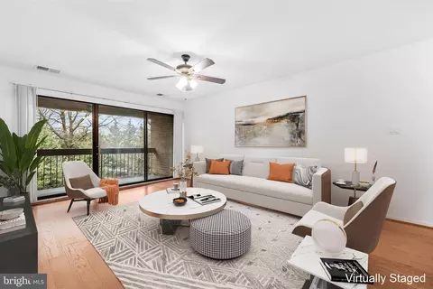 565 Florida Ave #202, Herndon, VA 20170