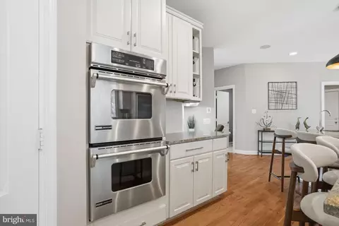 Entry Way - 1156 Fieldview Dr, Reston, VA 20194 photo 11 of 18