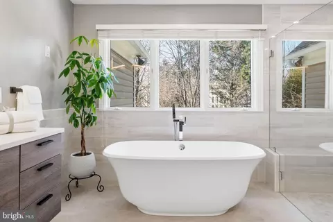 Bath - 1156 Fieldview Dr, Reston, VA 20194 photo 5 of 15