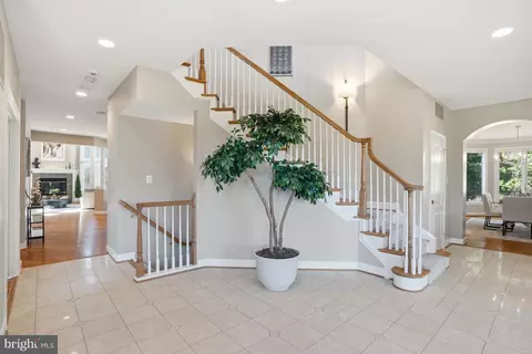 Entry Way - 1156 Fieldview Dr, Reston, VA 20194 photo 4 of 18