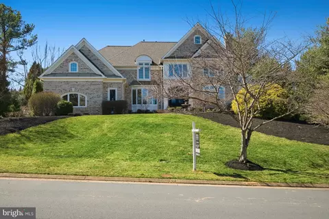 Exterior - 1156 Fieldview Dr, Reston, VA 20194 photo 4 of 16