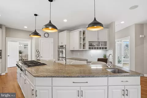 Kitchen - 1156 Fieldview Dr, Reston, VA 20194 photo 4 of 8