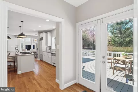 Entry Way - 1156 Fieldview Dr, Reston, VA 20194 photo 10 of 18