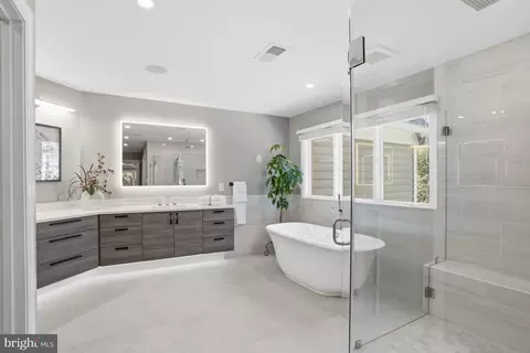 Bath - 1156 Fieldview Dr, Reston, VA 20194 photo 3 of 15