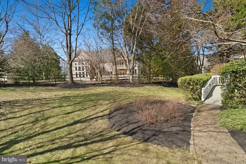 Exterior - 1156 Fieldview Dr, Reston, VA 20194 photo 11 of 16