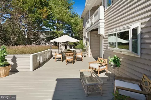 Exterior - 1156 Fieldview Dr, Reston, VA 20194 photo 14 of 16