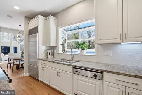 Kitchen - 1156 Fieldview Dr, Reston, VA 20194 photo 2 of 8