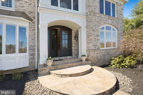 Entry Way - 1156 Fieldview Dr, Reston, VA 20194 photo 2 of 18