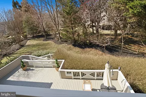 Exterior - 1156 Fieldview Dr, Reston, VA 20194 photo 6 of 16