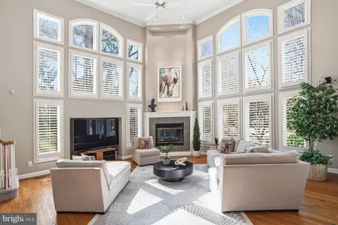 Living - 1156 Fieldview Dr, Reston, VA 20194 photo 2 of 7