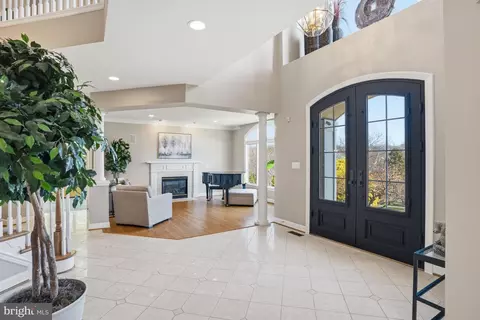 Entry Way - 1156 Fieldview Dr, Reston, VA 20194 photo 8 of 18