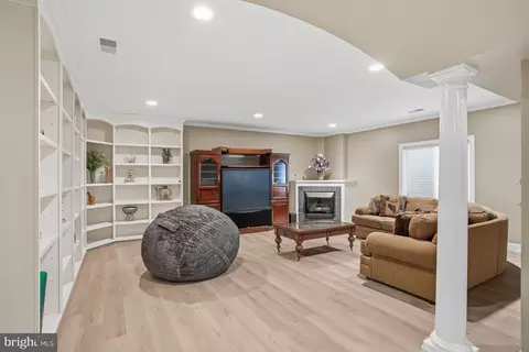 Living - 1156 Fieldview Dr, Reston, VA 20194 photo 4 of 7
