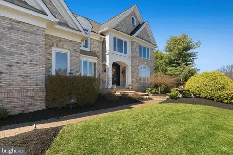 Exterior - 1156 Fieldview Dr, Reston, VA 20194 photo 3 of 16