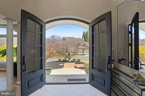 Entry Way - 1156 Fieldview Dr, Reston, VA 20194 photo 3 of 18