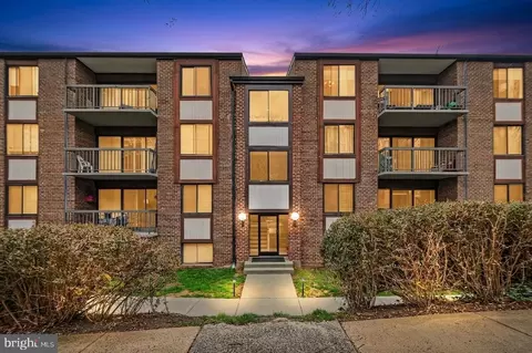 9704 Kingsbridge Dr #304, Fairfax, VA 22031