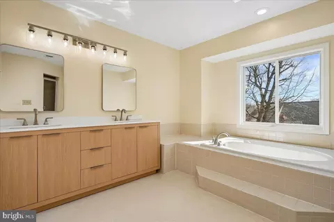 Bath - 8501 Silverview Dr, Lorton, VA 22079 photo 1 of 5