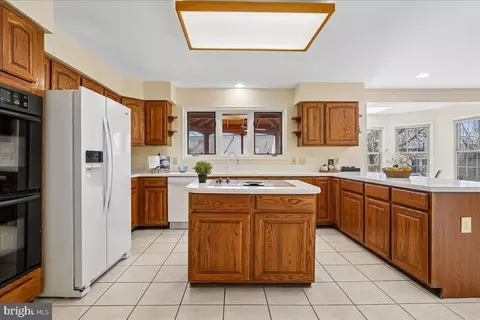 Kitchen - 8501 Silverview Dr, Lorton, VA 22079 photo 2 of 7