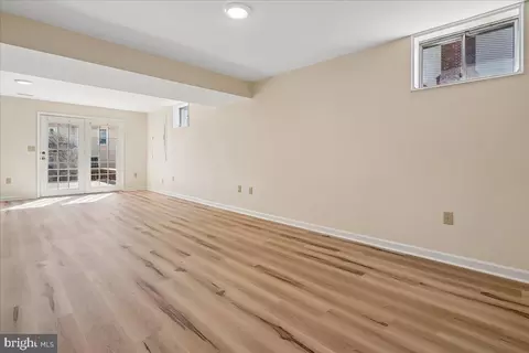 Living - 8501 Silverview Dr, Lorton, VA 22079 photo 7 of 7