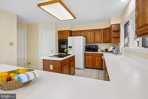 Kitchen - 8501 Silverview Dr, Lorton, VA 22079 photo 5 of 7