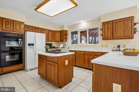 Kitchen - 8501 Silverview Dr, Lorton, VA 22079 photo 3 of 7