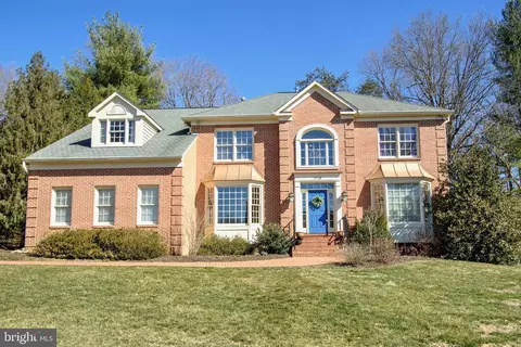 9728 Middleton Ridge Rd, Vienna, VA 22182
