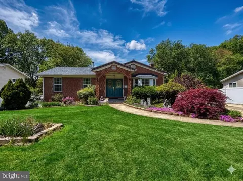 7839 Heritage Dr, Annandale, VA 22003