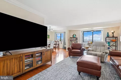 5904 Mount Eagle Dr #516, Alexandria, VA 22303