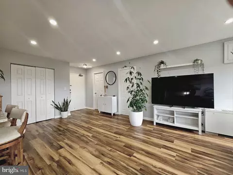 6641 Wakefield Dr #712, Alexandria, VA 22307