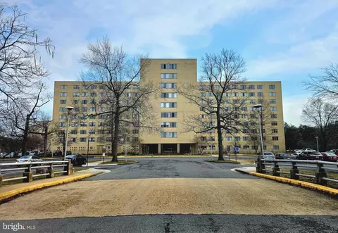6641 Wakefield Dr #712, Alexandria, VA 22307