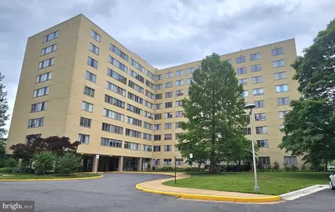 6641 Wakefield Dr #712, Alexandria, VA 22307
