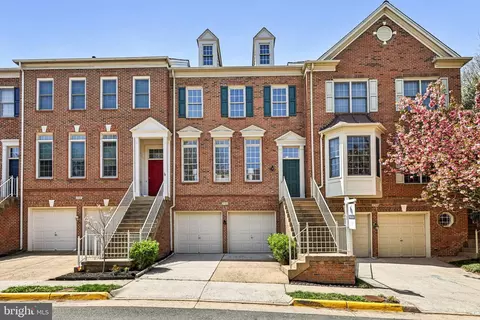2746 Pembsly Dr, Vienna, VA 22181