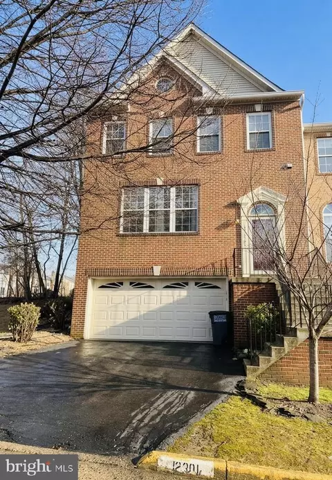 12301 Fieldbrook Pl, Fairfax, VA 22033