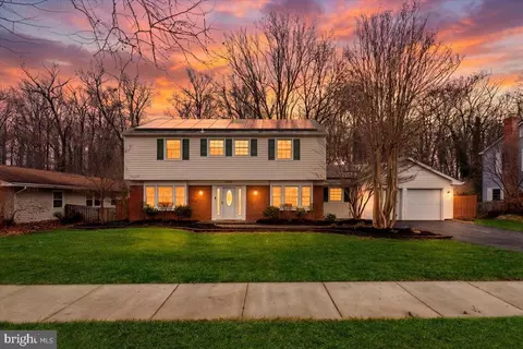 13113 Madonna Ln, Fairfax, VA 22033