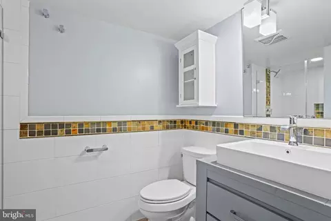 Bath - 6708 Portree Ct, Springfield, VA 22152 photo 4 of 7